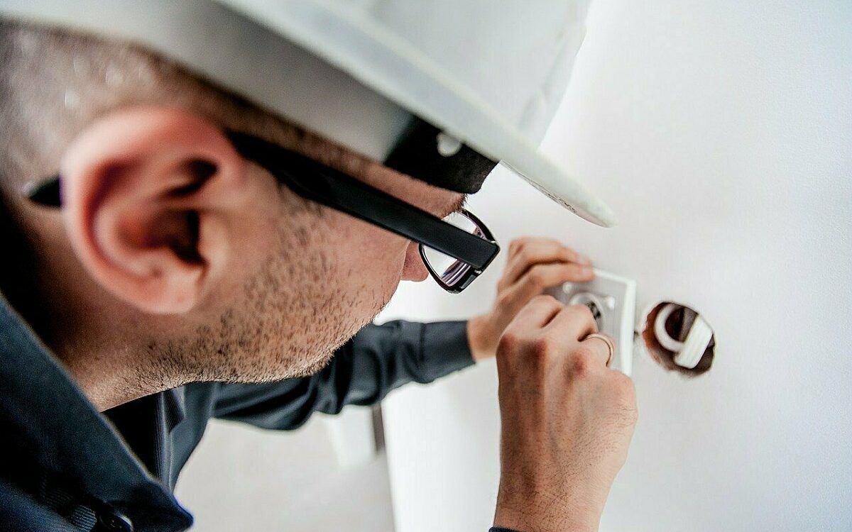 Electrician 1080554 1280 Electrician 1080554 1280